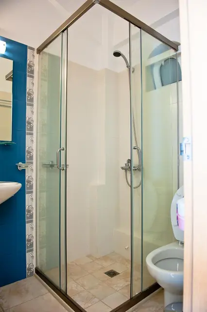 The en-suite shower room